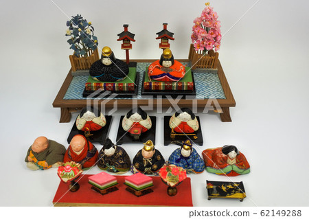 It is an old nostalgic wood grain doll set. It is an old nostalgic wood grain doll set. 62149288