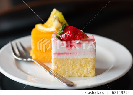Orange cake and Yoghurt ribbon cheese cake Orange cake and Yoghurt ribbon cheese cake 62149294