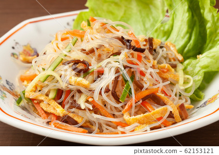 Vermicelli chinese salad 62153121