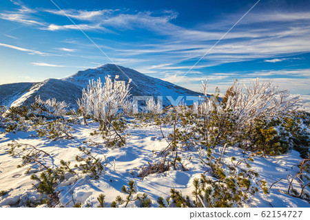 Winter mountain landscape in a sunny day. Winter mountain landscape in a sunny day. 62154727