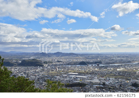 [Urban landscape image] Bird's-eye view of Inuyama City, Aichi Prefecture and Kakamigahara City, Gifu Prefecture 62156175