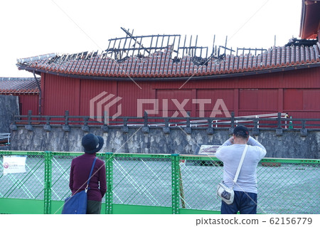Shuri Castle: a building partially destroyed by fire 62156779