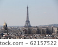 Eiffel Tower and Paris cityscape 62157522