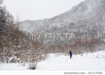 雪地徒步旅行 雪地徒步旅行 62157568