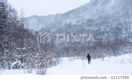 雪地徒步旅行 雪地徒步旅行 62157569