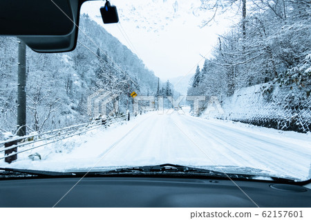駕駛雪路 駕駛雪路 62157601