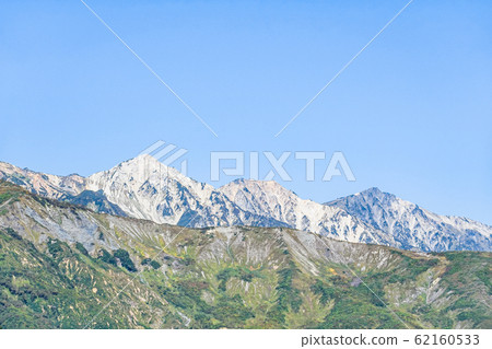 秋季進行五龍岳登山(從富美嶺看的八方嶺和白馬山山) 秋季進行五龍岳登山(從富美嶺看的八方嶺和白馬山山) 62160533
