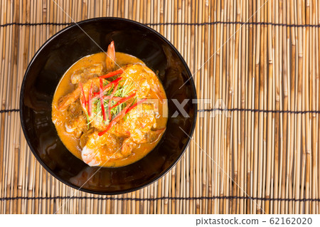 Curry fried shrimps in black cup 62162020