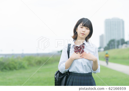 High school girl with an uneasy expression High school girl with an uneasy expression 62166939