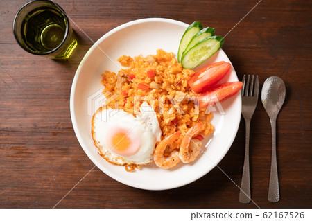 Nasi goreng 62167526