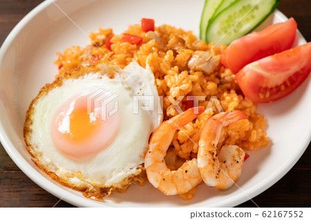 Nasi goreng 62167552