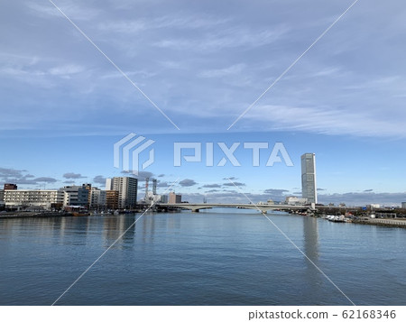 新潟市中心冬季市中心的萬代橋 新潟市中心冬季市中心的萬代橋 62168346