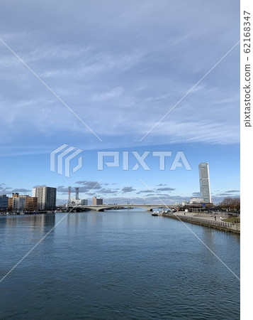 新潟市中心冬季市中心的萬代橋 新潟市中心冬季市中心的萬代橋 62168347