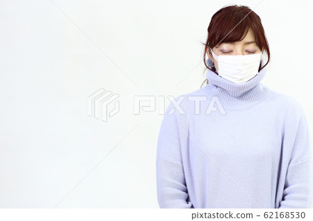 woman wearing a mask 62168530