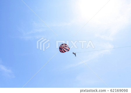 Parasailing 62169098