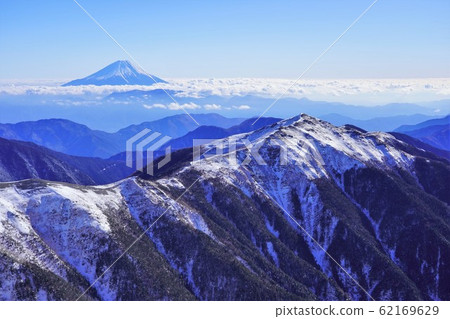 Mt.Fuji and Mt.Battan from the summit of Shiomidake in winter (shadow) Mt.Fuji and Mt.Battan from the summit of Shiomidake in winter (shadow) 62169629