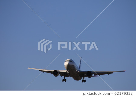 airplane  62179332