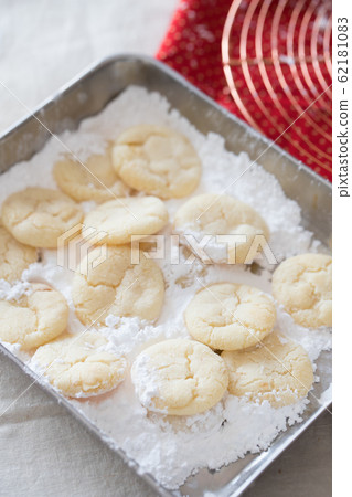 How to make white cookies 62181083