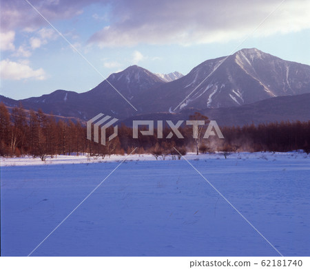 Tornado dances on the snowy field of Odashirogahara in the middle of winter 62181740