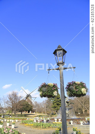 Funabashi Andersen Park: Hanging Baskets and Windmills Funabashi Andersen Park: Hanging Baskets and Windmills 62185328