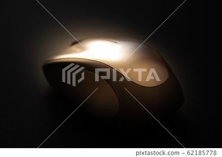 電腦鼠標黑色背景 62185778