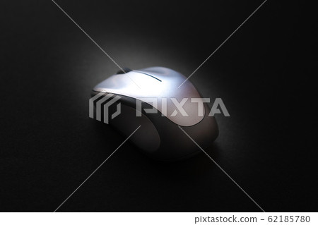 電腦鼠標黑色背景 62185780