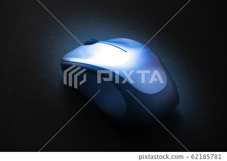 電腦鼠標黑色背景 62185781