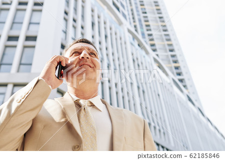 Businessman talking on phone 62185846