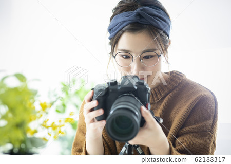 Female photographer Female photographer 62188317