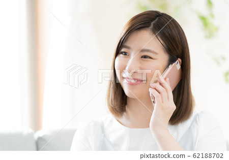 女性智能手機通話 62188702