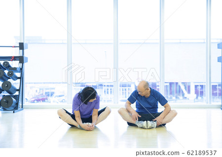 Senior, Elderly, Exercise, Stretch, Gym, Rehabilitation 62189537