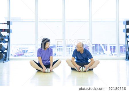 Senior, Elderly, Exercise, Stretch, Gym, Rehabilitation 62189538