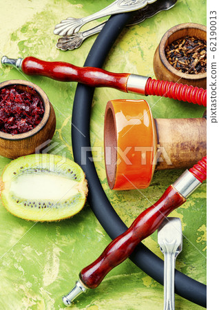 Oriental hookah with kiwi fruit Oriental hookah with kiwi fruit 62190013
