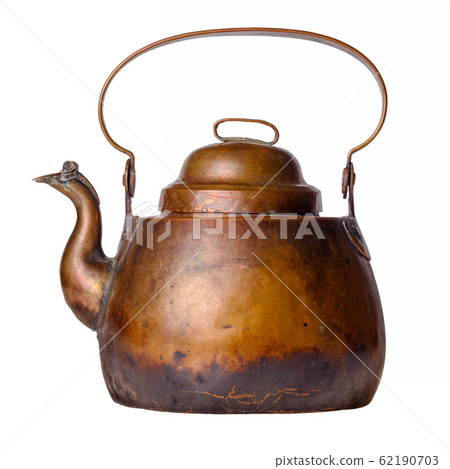 Aged antique copper kettle Aged antique copper kettle 62190703