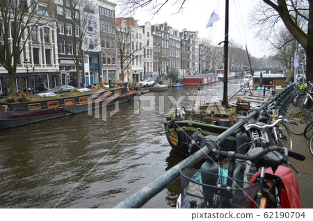 Canal in Amsterdam, Netherlands Canal in Amsterdam, Netherlands 62190704