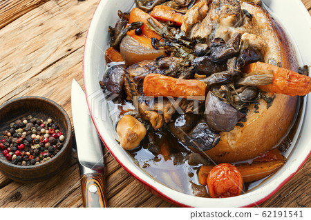 Roasted pork knuckle Roasted pork knuckle 62191541
