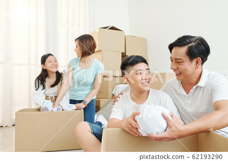 Family unpacking belongings Family unpacking belongings 62193290