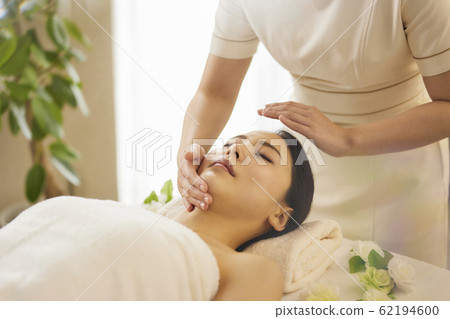 Young woman esthetic 62194600