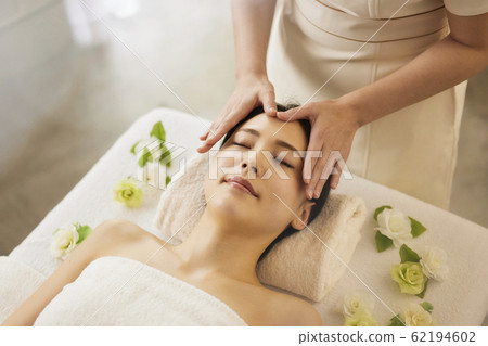 Young woman esthetic 62194602