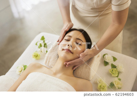Young woman esthetic 62194603