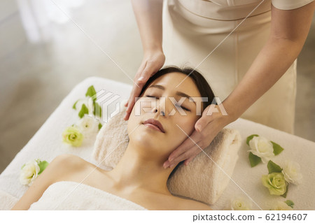 Young woman esthetic 62194607