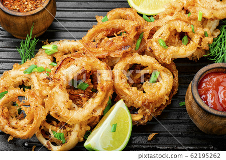 Crispy fried squid rings 62195262