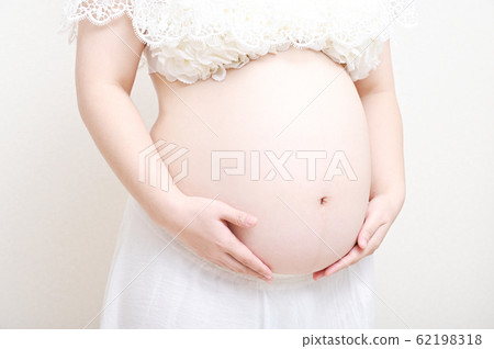 Pregnant woman, happiness 62198318