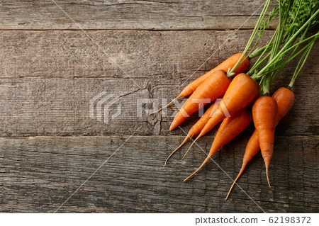 Fresh carrots with greens close up Fresh carrots with greens close up 62198372