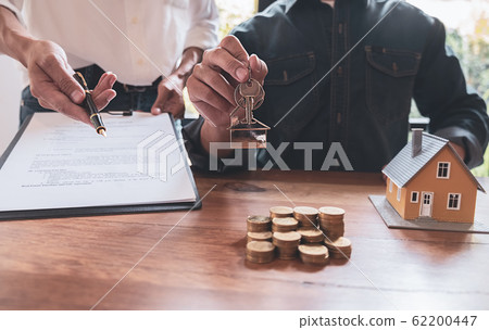 House model with agent asking costumer for contract to buy, get insurance or loan real estate. 62200447