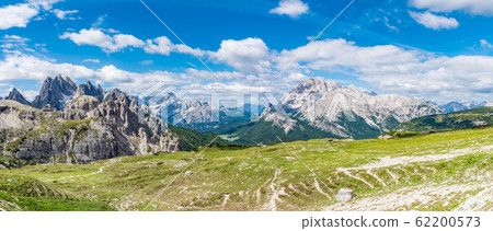 白雲巖全景卡迪尼迪米蘇里納,克里斯塔洛,米蘇里納湖,索拉皮斯 白雲巖全景卡迪尼迪米蘇里納,克里斯塔洛,米蘇里納湖,索拉皮斯 62200573