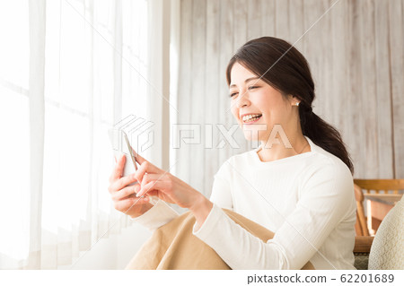 Woman operating a smartphone 62201689