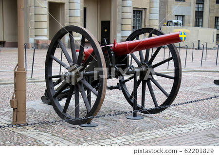 瑞典斯德哥爾摩格姆拉斯坦皇家宮殿的大砲和野戰炮 瑞典斯德哥爾摩格姆拉斯坦皇家宮殿的大砲和野戰炮 62201829