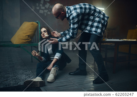 Maniac kidnapper feeds his handcuffed victim 62203247