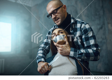 Maniac kidnapper scares his victim with a knife 62203263